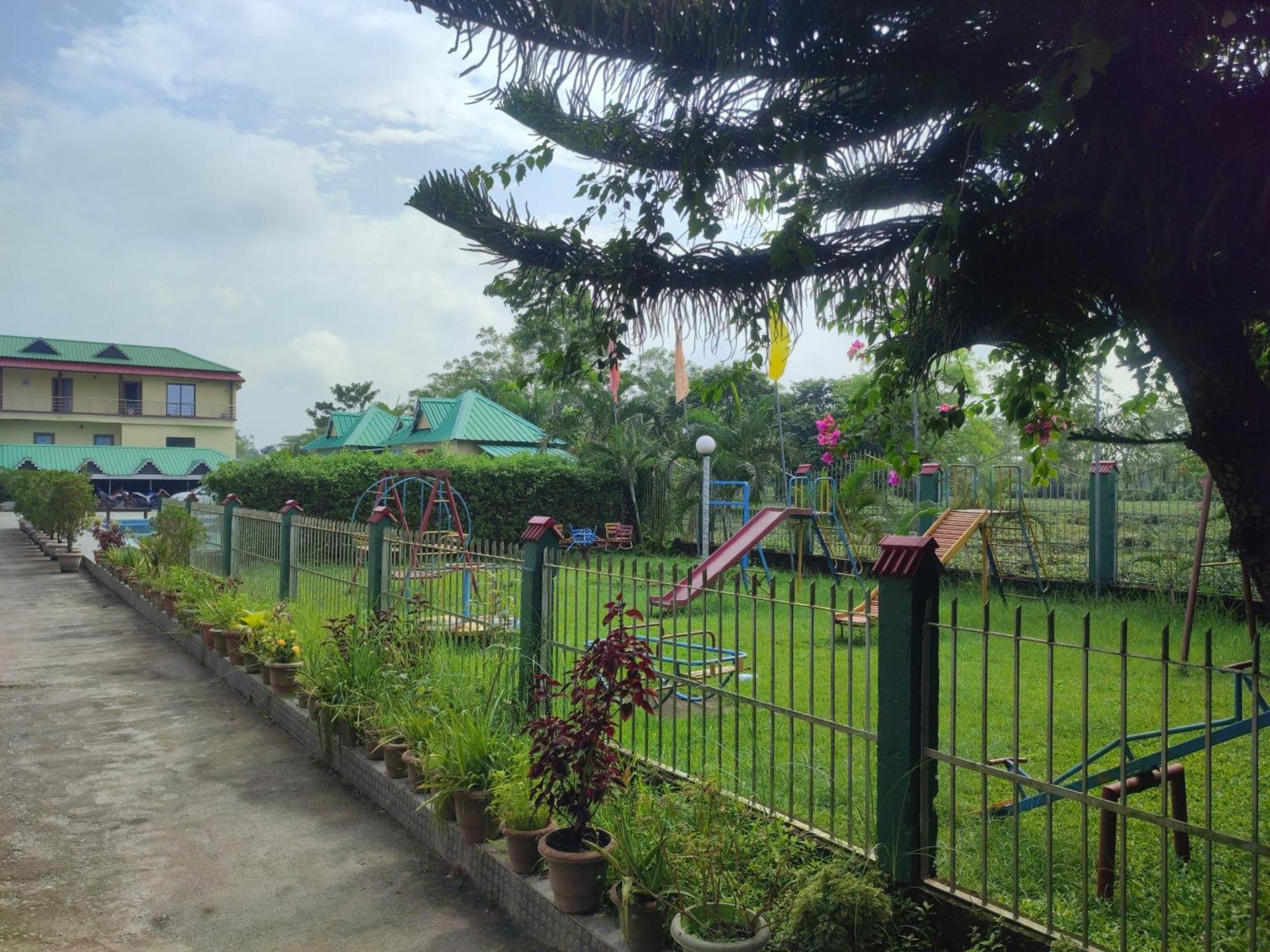 Maa Greenary View - A Holiday Resort Alipur Duar Exterior foto